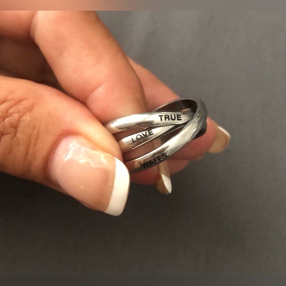 EUC true love waits stainless steel 3 rings intertwined ring, size 11. - Picture 4 of 4